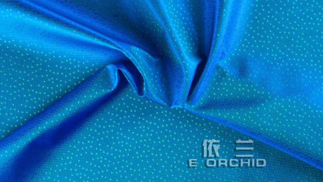 條紋與網(wǎng)格防靜電工作服區(qū)別如何存儲