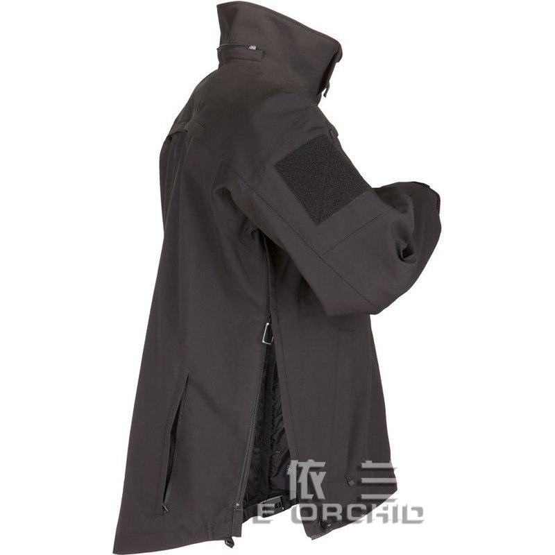 戶外沖鋒衣定制側面圖