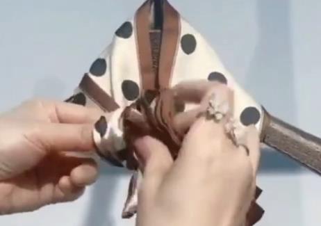 銀行工作服絲巾系法