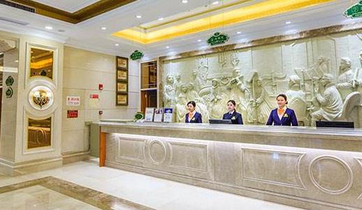 依蘭酒店前臺(tái)工作服款式